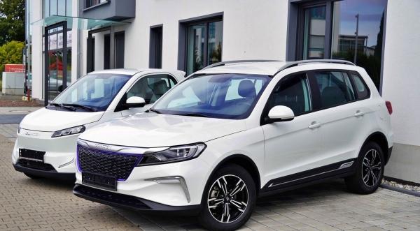 Китайские электромобили Dorcen замаскировались в Германии под стартап