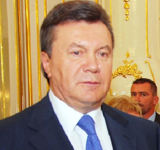 Виктор Янукович попросил суд позволить ему участвовать в заседании по его делу