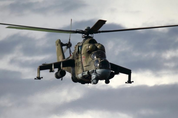 По улицам Еревана перевезли вертолет Ми-24 без опознавательных знаков