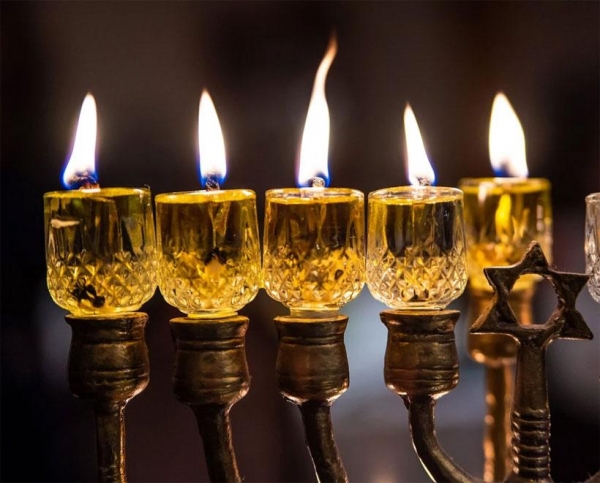 Евреи зажгут свечи ханукальной миноры по всем миру