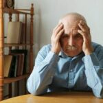 Путаница с оплатой счетов может быть симптомом приближающейся болезни Альцгеймера
