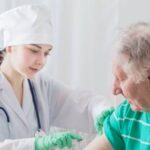 Вакцинация россиян старше 60 лет планируется в начале 2021 года