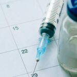 Вакцинацию от COVID-19 включили в Национальный календарь прививок. Она станет обязательной?