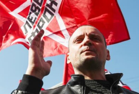 В Москве активисты Левого фронта провели пикеты, требуя выплат для пострадавших от COVID-19