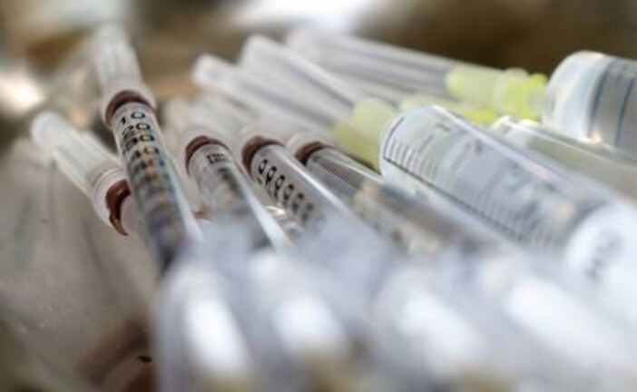 Эксперт рассказал, может ли коронавирус мутировать из-за вакцинации
