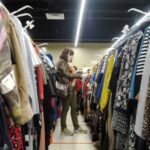 Магазинам одежды грозит банкротство: россиянам придется вновь отовариваться на рынках