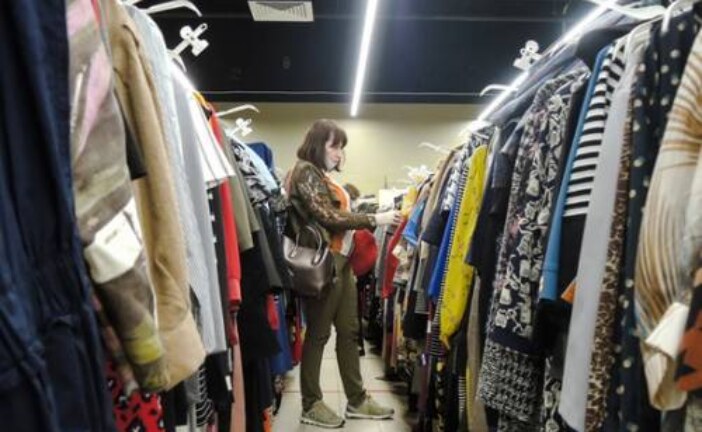 Магазинам одежды грозит банкротство: россиянам придется вновь отовариваться на рынках