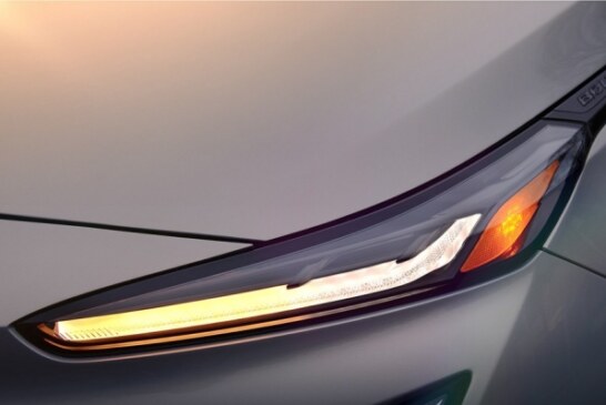Chevrolet засветил головную оптику нового кроссовера: у модели будут динамические поворотники