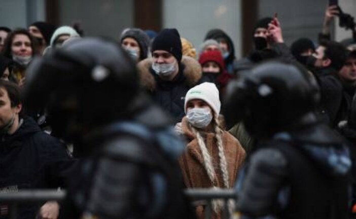 На несогласованной акции в Москве задержали более тысячи человек