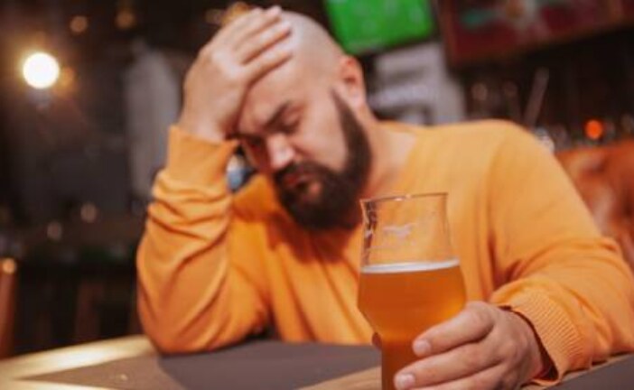 Пациенты с депрессией и тревожностью стали чаще выпивать во время пандемии