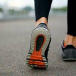 Ученые узнали, какую обувь лучше носить при коленном остеоартрите