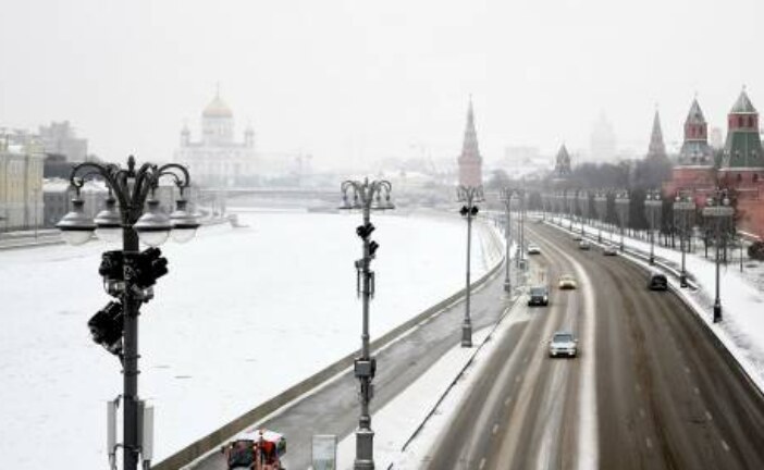 Москвичей призвали быть внимательнее на дорогах из-за гололедицы