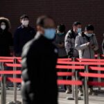 Китайских врачей заподозрили в умалчивании «истинных» причин пандемии коронавируса