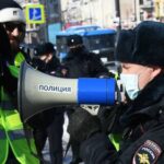Во Владивостоке на незаконной акции задержали сто человек