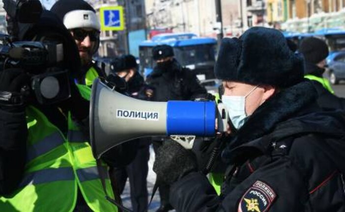 Во Владивостоке на незаконной акции задержали сто человек