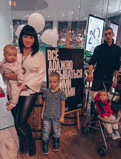 Александра Стриженова об отце-насильнике, разводе с мужем и покорении шоу-бизнеса | StarHit.ru