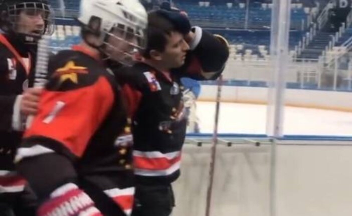 В Сочи хоккеисты-любители устроили кровавую бойню на льду