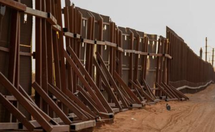 Байден прекратил финансирование строительства стены на границе с Мексикой
