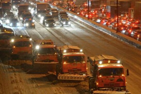 В Москве приступили к сплошному механизированному подметанию дорог