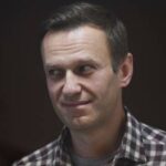 Навальный в колонии сможет стать пекарем, токарем или швеей