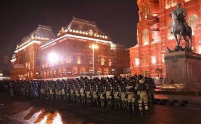 Генерал ФСБ заявил, что одними заграждениями с  протестами не справиться
