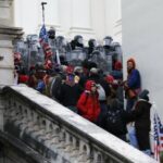 Конгрессмен на суде по импичменту назвал протестующих «толпой Трампа»