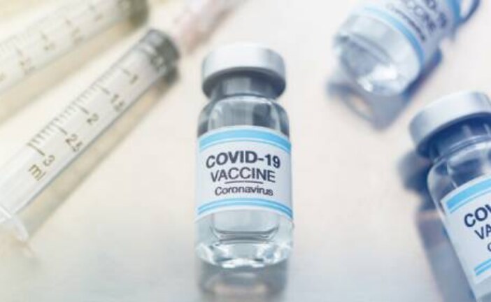 Оксфордская вакцина может замедлять распространение COVID-19
