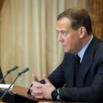 Медведев призвал сделать упор на исследования на стыке наук