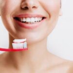 Россияне стали чаще чистить зубы во время пандемии — опрос