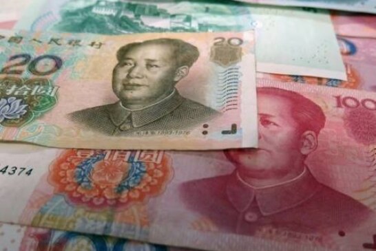 Почему россиянам не стоит покупать юани вместо доллара: советы эксперта