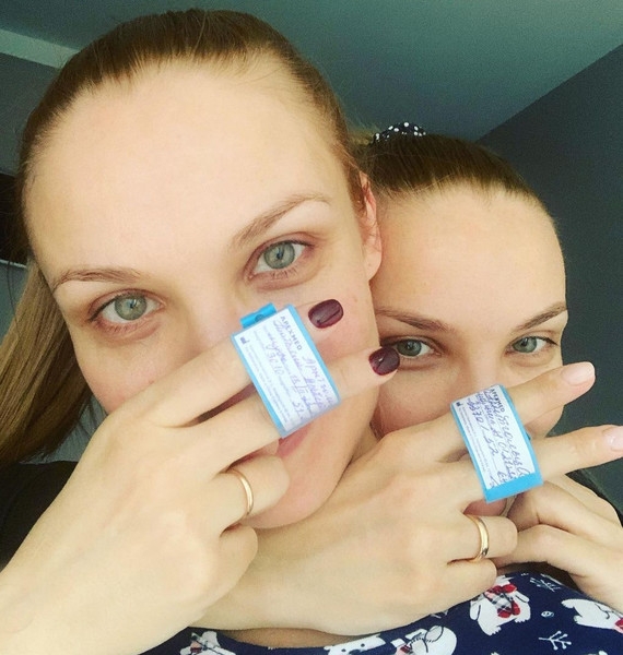 Сестры Арнтгольц родили с разницей в 20 дней | StarHit.ru