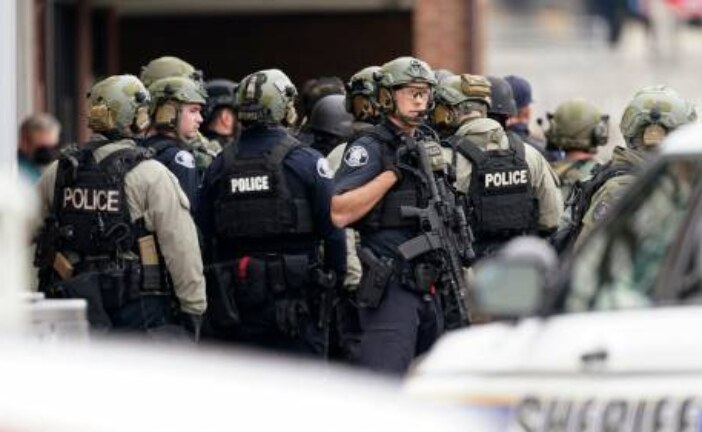 Полиция сообщила о ряде человеческих жертв при стрельбе в Колорадо