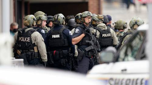 Полиция сообщила о ряде человеческих жертв при стрельбе в Колорадо