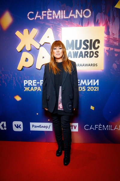 Юлия Барановская, Нюша и Ханна оголили ноги на pre-party премии «ЖАРА Music Awards» | StarHit.ru