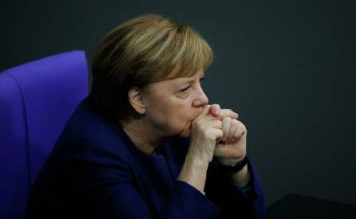 Меркель заявила, что не будет поднимать вопрос о доверии правительству