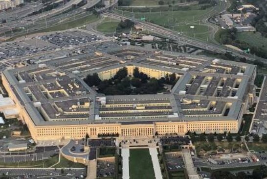 Глава Пентагона заявил о готовности ответить на обстрел базы в Ираке