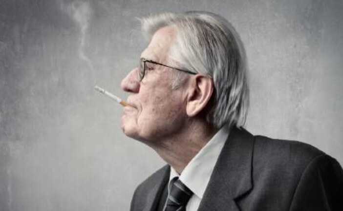 Мужчины, курильщики и пожилые люди – в группе повышенного риска заражения COVID-19