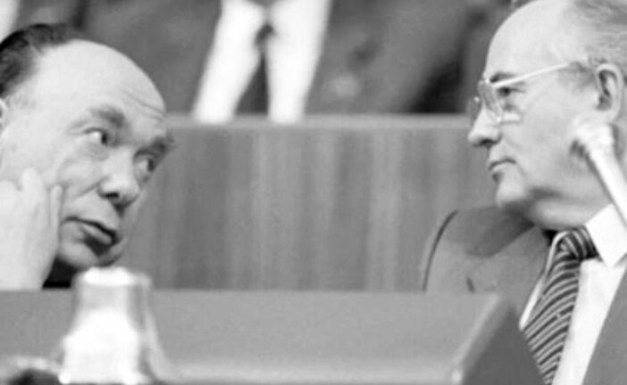 Трагедия Горбачева: «Он лежал на кушетке, в глазах стояли слезы»