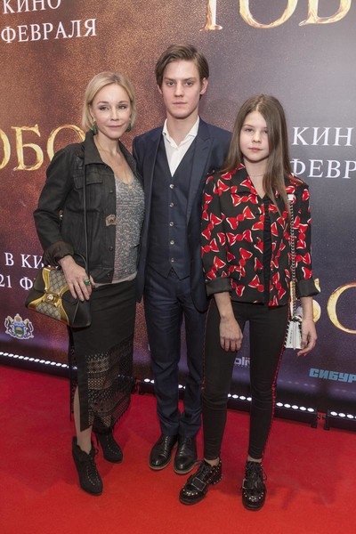 Марина Зудина: «Олег Павлович не хотел на мне жениться, говорил, что усыновит наших детей» | StarHit.ru