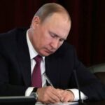 Путин подписал закон о праве ЦИК просить об удалении агитации в интернете
