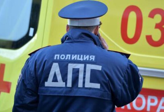 В Новгородской области школьный автобус столкнулся с попутной машиной