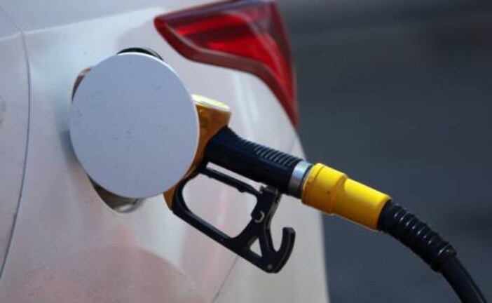 Бензину назначили «справедливую» цену: «Должен стоить на пять рублей дороже»