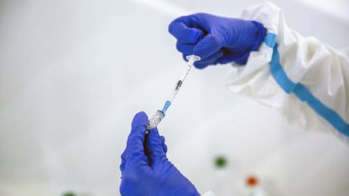 Эквадор обратился к России, США и Китаю за помощью с вакцинами