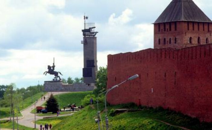 В Великом Новгороде обрушилась облицовка монумента Победы