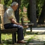 У одиноких и социально изолированных мужчин повышен риск развития рака