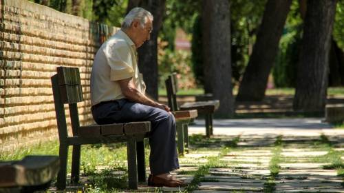 У одиноких и социально изолированных мужчин повышен риск развития рака
