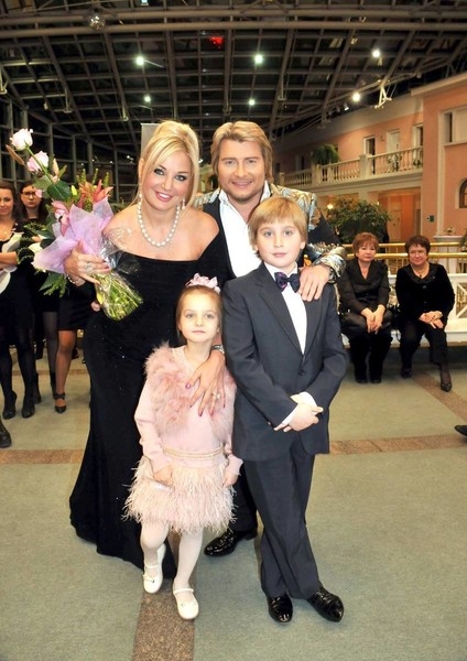 «Я раздавлена горем»: На Марию Максакову подали в суд родные сын и дочь | StarHit.ru