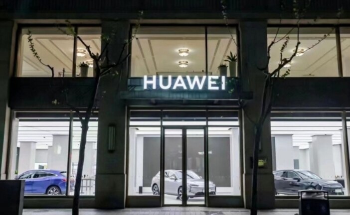 Первый автомобиль Huawei оказался гибридным кроссовером Seres SF5