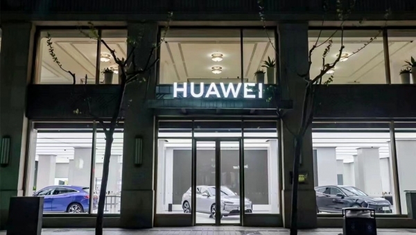Первый автомобиль Huawei оказался гибридным кроссовером Seres SF5