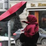 Москвичей предупредили о дожде, сильном ветре и мокром снеге в четверг